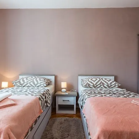 Drago 2br Apt. In Old Town * Zara