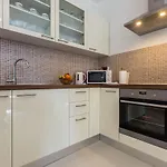 Drago 2br Apt. In Old Town *
