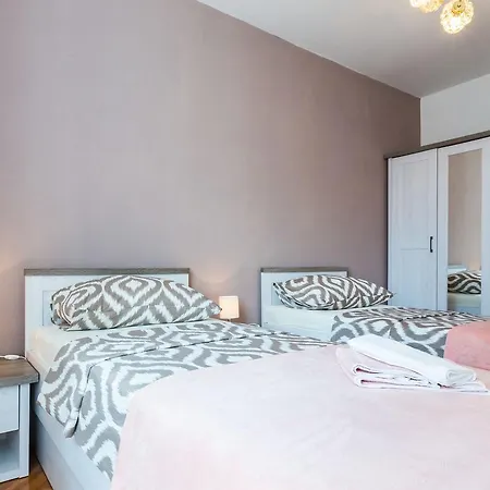 Drago 2br Apt. In Old Town Apartment