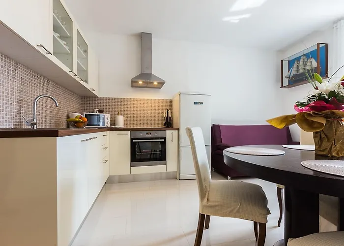 Drago 2br Apt. In Old Town