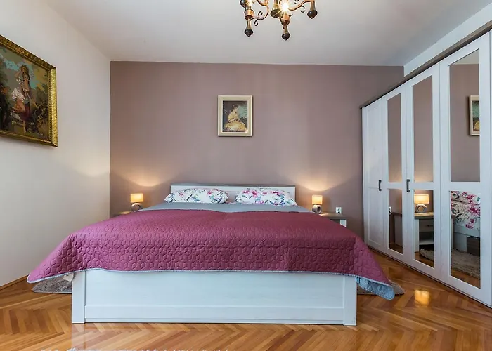 Drago 2br Apt. In Old Town Apartment *